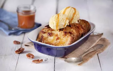 Brioche perdue au caramel et aux noix de pécan