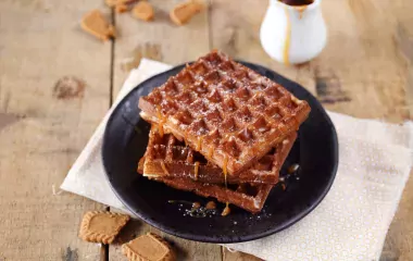 Gaufres au lait ribot et eclats de biscuits a la cannelle