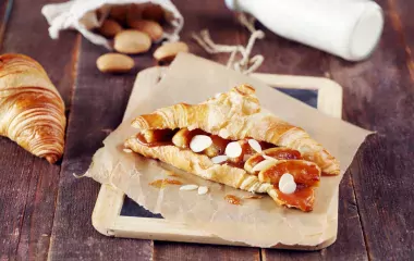 Croissant au caramel et aux pommes