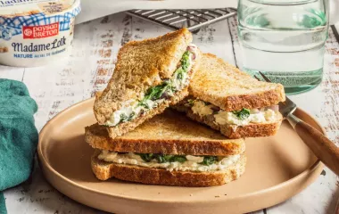 Croque-monsieur au fromage fouetté madame loik et épinard