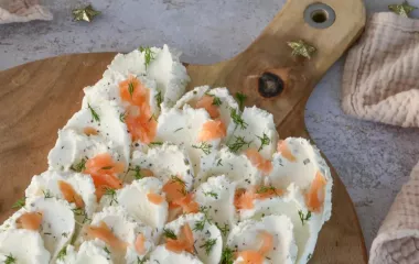 Dips salé au fromage fouetté et saumon fumé