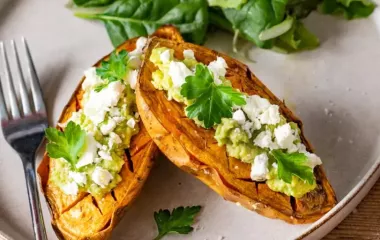 Patate douce rôtie, guacamole, feta et beurre paysan breton