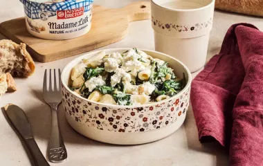 Penne au fromage fouetté et épinard