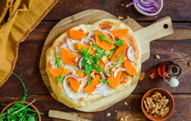 Sweet potato naan pizza with Madame Loïk Plain Whipped Cheese, Nuts and maple syrup