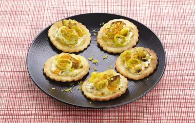 Tartelettes aux poireaux et œufs de saumon