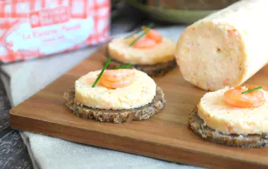 Petit pain aux graines germées et beurre aux crevettes