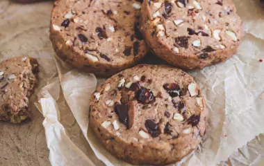 Cookies aux cranberries, éclats de chocolat noir et noisettes