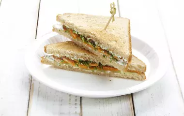 Club sandwich légumes croquants, ciboulette et amandes