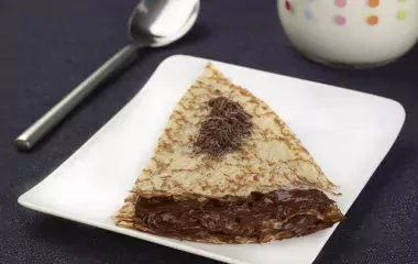 Gâteau de crêpes à la mousse au chocolat