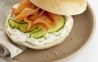 Bagel au saumon et à la crème