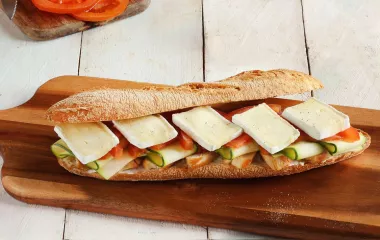 Sandwich au brie, courgette et poulet