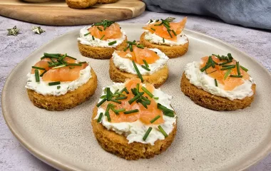 Toasts salés palets bretons, saumon et Fromage Fouetté