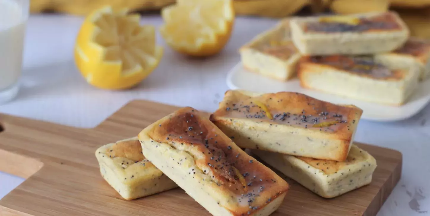 Financiers au Lait Ribot, citron et graines de pavot