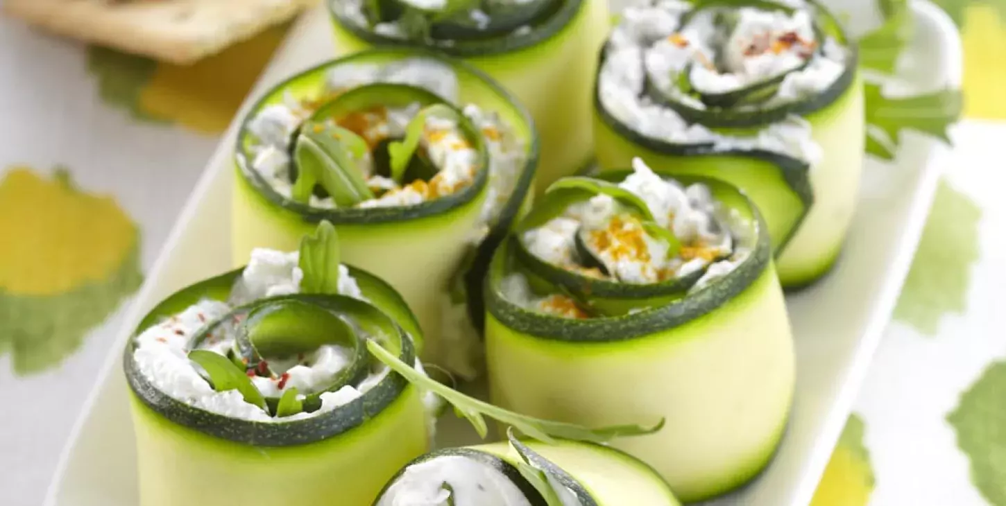 Rouleaux de courgettes, mesclun et Fromage Fouetté Ail et Fines Herbes