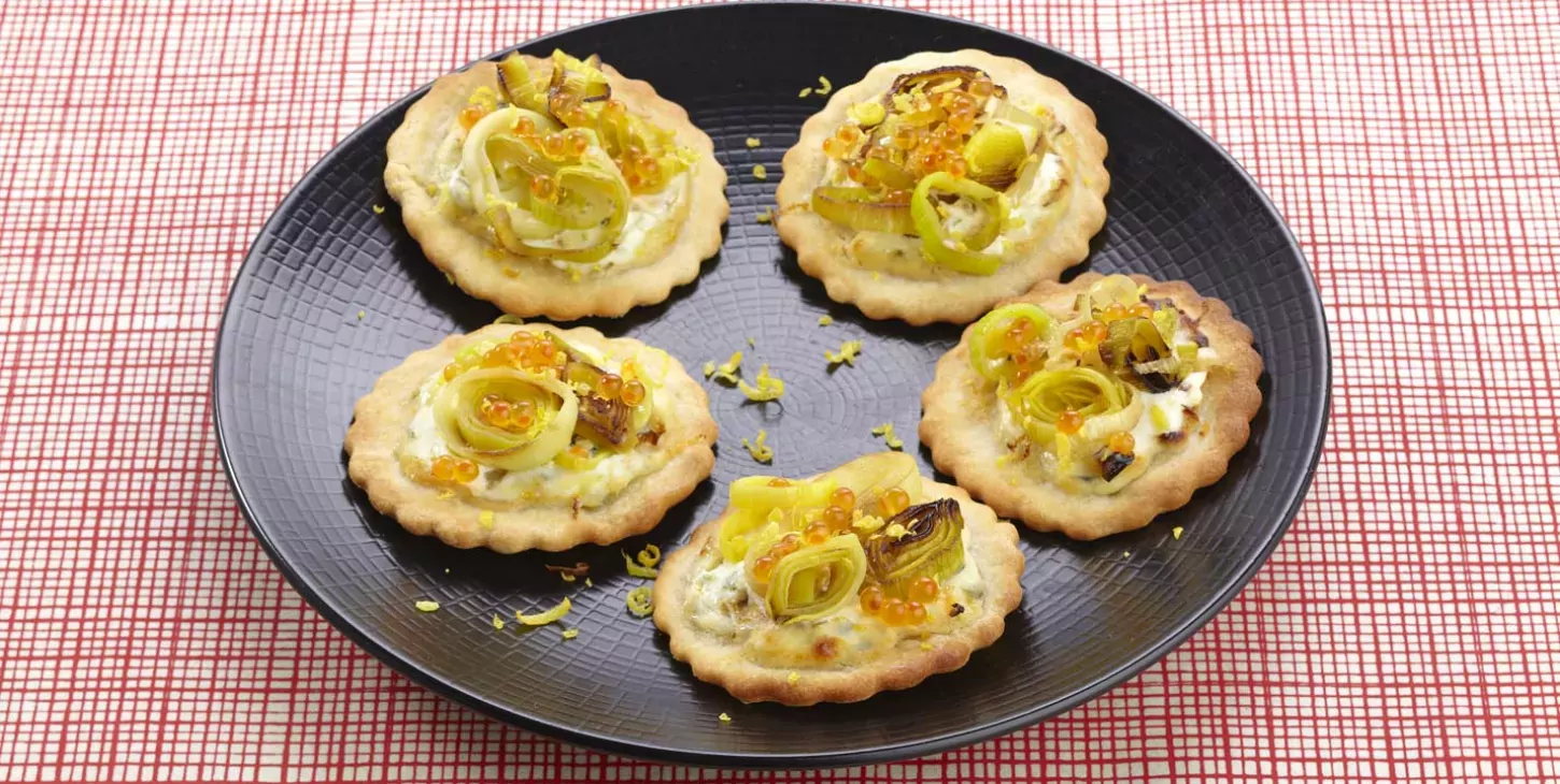 Tartelettes aux poireaux et œufs de saumon