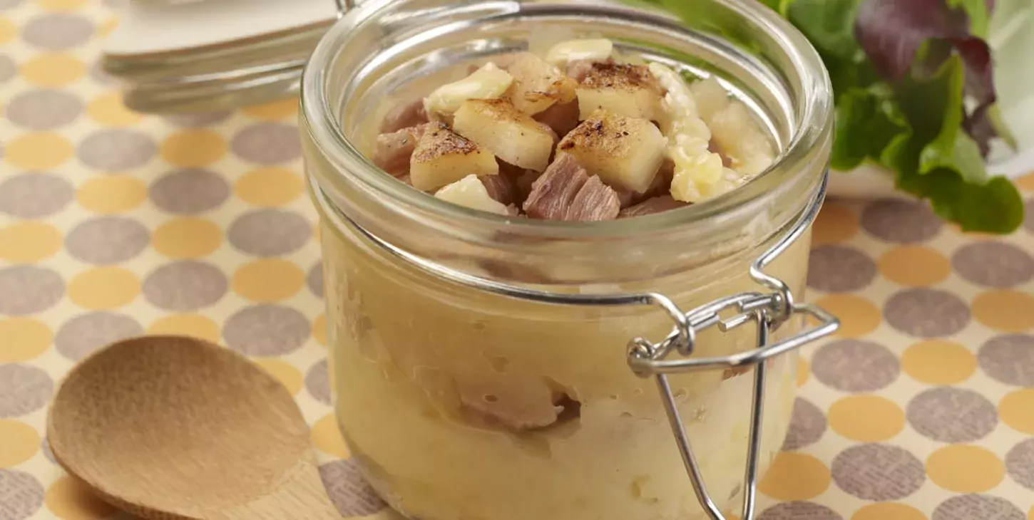 Parmentier à l'andouille de Guéméné, camembert et pommes