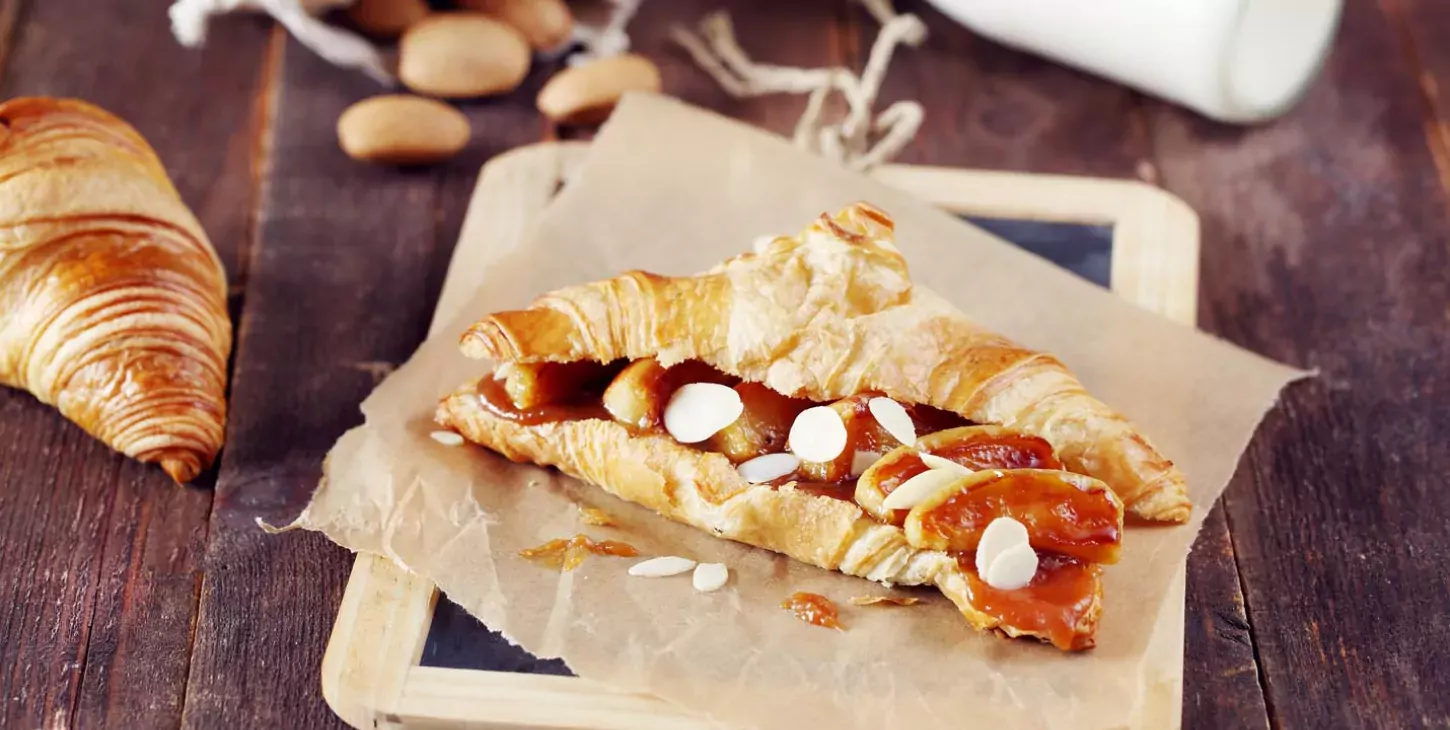 Croissant au caramel et aux pommes