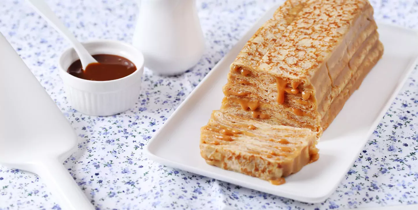 Terrine van pannenkoeken met karamel met gezouten boter en appelmoes