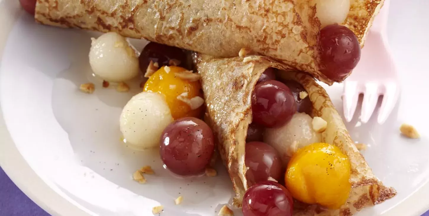 Crêpes à la Cassonade et poêlée de fruits d’été