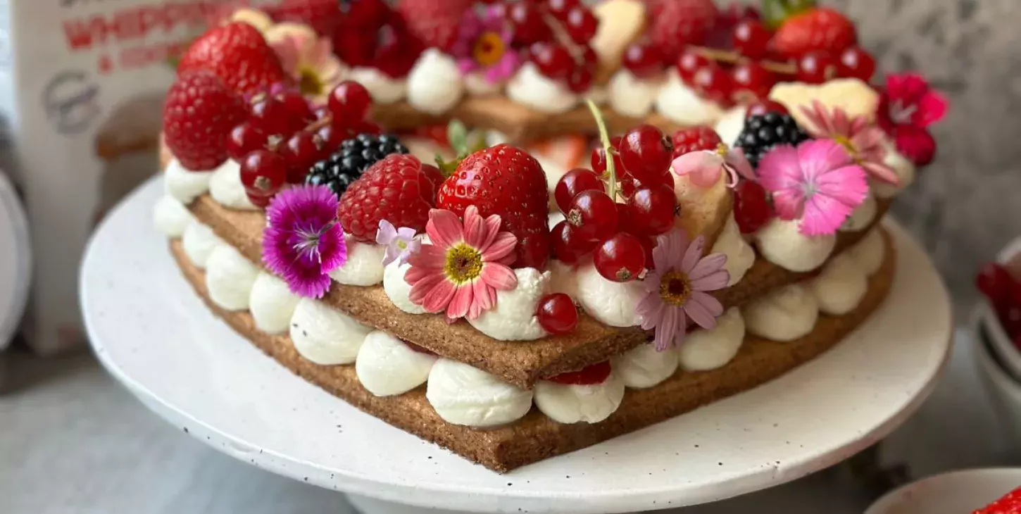 Heart cookie wreath