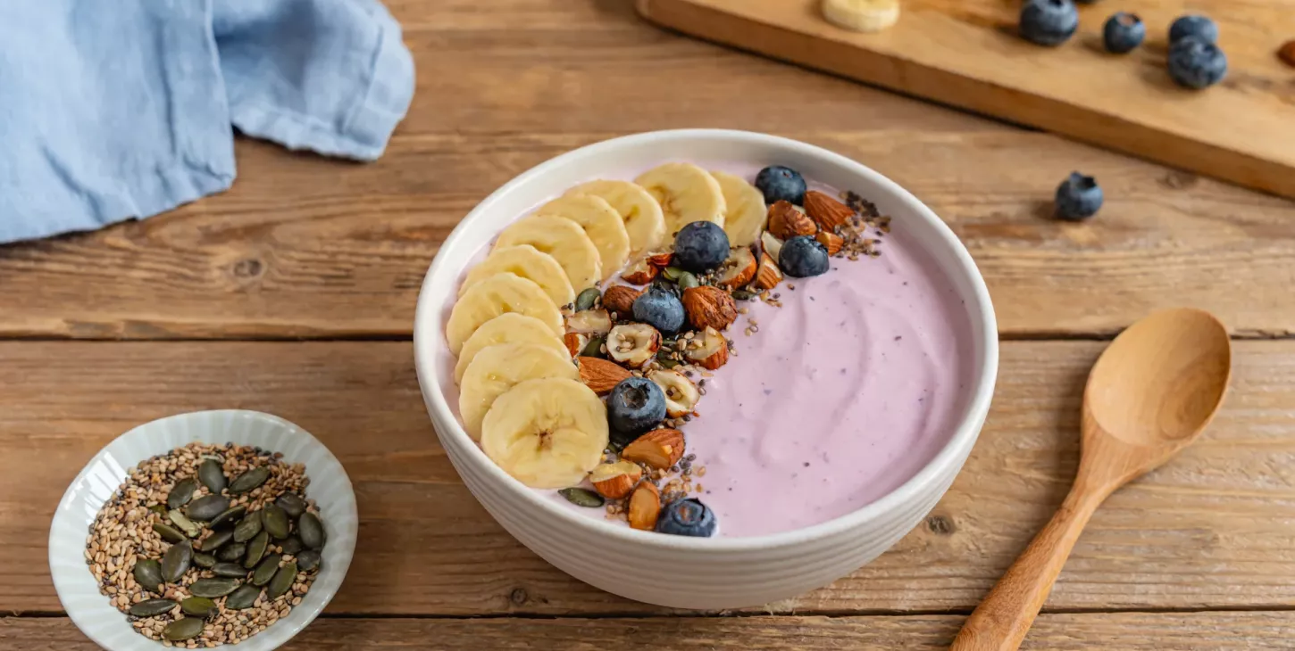 Smoothie bowl aux fruits rouges lait ribot paysan breton
