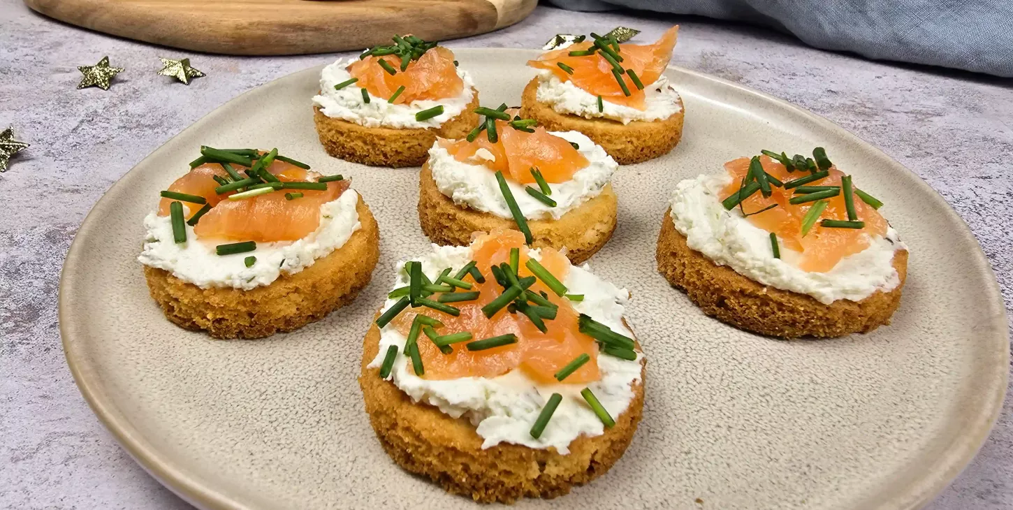 Toasts salés palets bretons, saumon et Fromage Fouetté